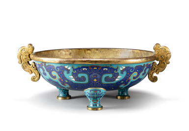 View full screen - View 1 of Lot 149. An archaistic gilt-bronze and cloisonné enamel tripod incense burner Qing dynasty, Qianlong-Jiaqing period | 清乾隆至嘉慶 銅胎掐絲琺瑯鳳耳三足大爐.
