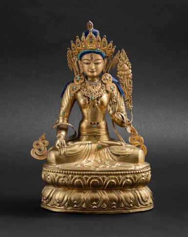 View full screen - View 1 of Lot 55. Grande statue en cuivre doré repoussé de Tara Blanche Tibet, XIXE siècle | 西藏 十九世紀 鎏金銅白度母坐像連袍 | A large gilt copper repoussé statue of White Tara, Tibet, 19th century.