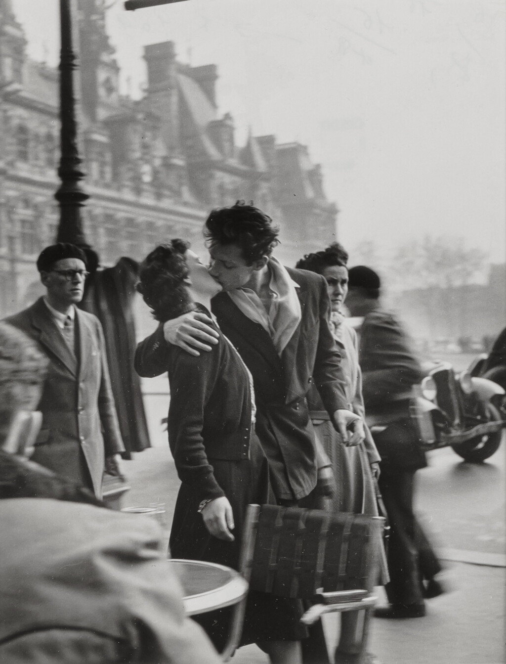 View full screen - View 1 of Lot 41. Le Baiser de l'Hotel de Ville, Paris 4 e.