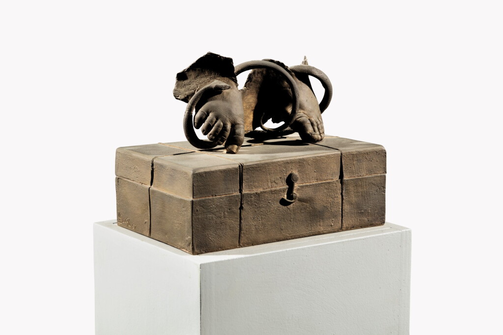 View full screen - View 1 of Lot 17. Pieds Serpent.