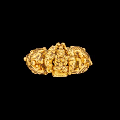 View full screen - View 1 of Lot 1045. A gold 'Lakshmi and elephants' ring Khmer, Angkor period, 9th - 10th century | 九至十世紀 高棉吳哥王朝 拉克什米及寶象紋金戒指.