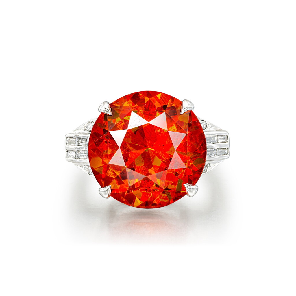 View full screen - View 1 of Lot 1339. SPESSARTINE GARNET AND DIAMOND RING | 20.12克拉 石榴石 配 鑽石 戒指.