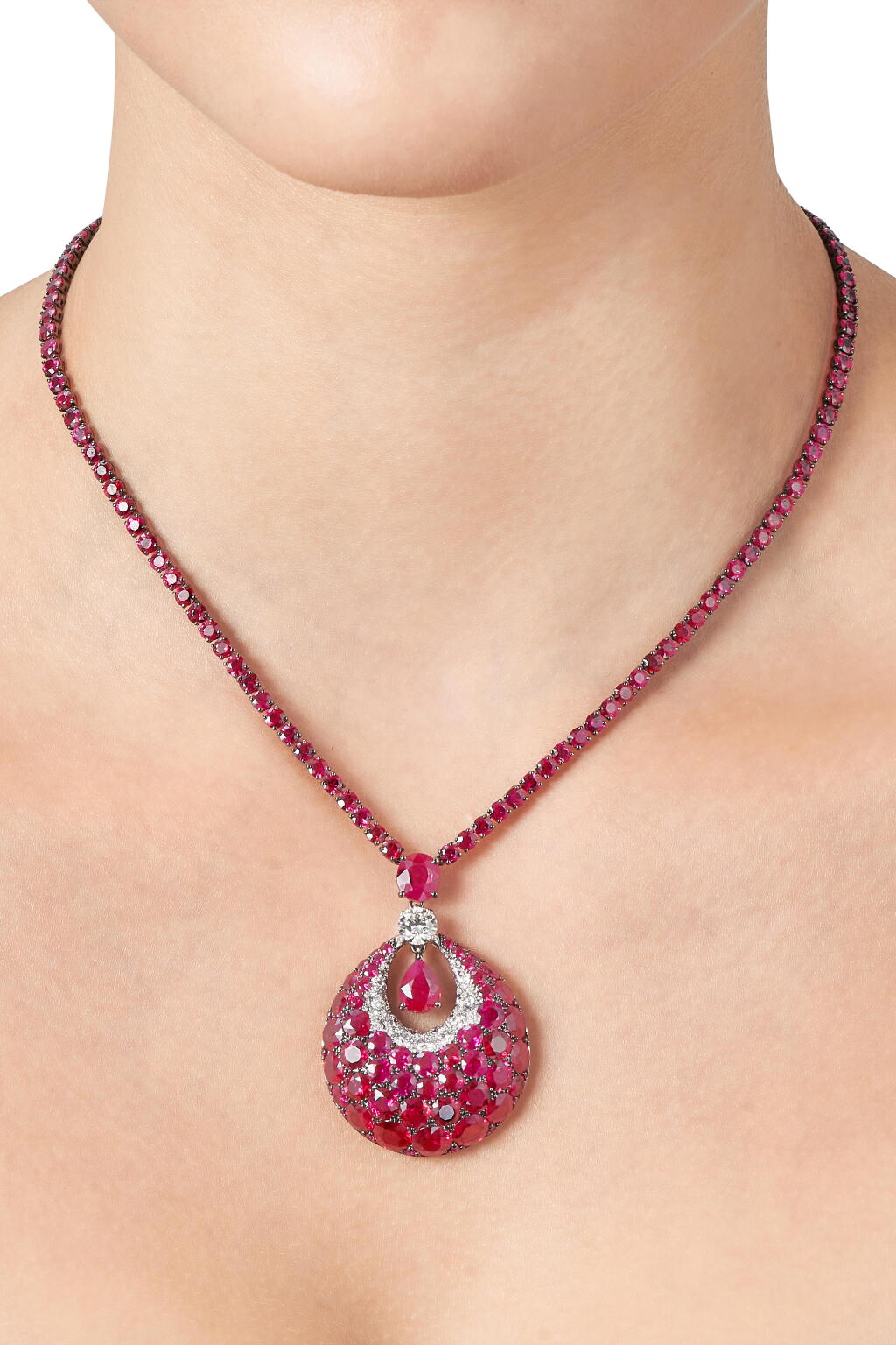 全萤幕检视 - 查看2716'Bombé Classic' Ruby and Diamond Necklace | 格拉夫| 'Bombé Classic' 紅寶石 配 鑽石 項鏈的1