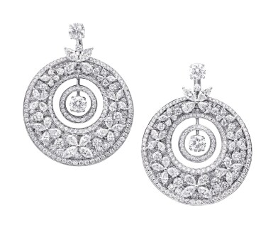 View full screen - View 1 of Lot 67. GRAFF | PAIR OF DIAMOND PENDANT-EARRINGS.