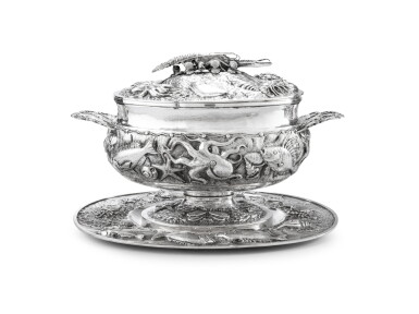 View full screen - View 1 of Lot 48. An Italian large silver oval soup tureen and stand, Buccellati, Milan, circa 1990 | Grande soupière et son présentoir en argent par Buccellati, Milan, XXe siècle.