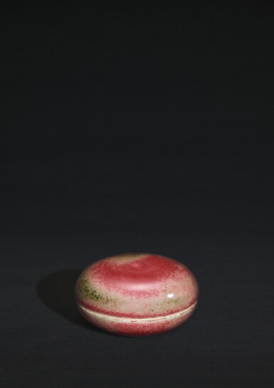 View full screen - View 1 of Lot 109. A peachbloom-glazed seal paste box and cover, Mark and period of Kangxi | 清康熙 豇豆紅釉印盒 《大清康熙年製》款.