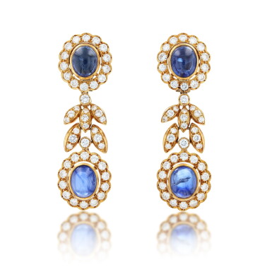 View full screen - View 1 of Lot 195. Paire de pendants d'oreille saphirs et diamants | Pair of sapphire and diamond ear clips.