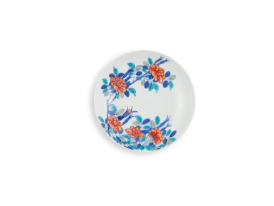 View full screen - View 1 of Lot 2184. A porcelain dish, Nabeshima ware, Hizen, Edo period, late 17th – early 18th century | 色絵薔薇文皿 肥前 鍋島藩窯 江戸時代中期 17世紀後半~18世紀前半.