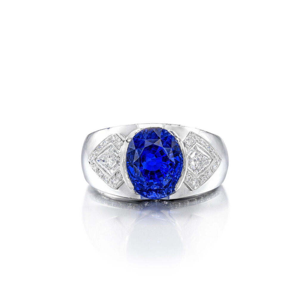 View full screen - View 1 of Lot 1851. Sapphire and Diamond Ring | 11.13克拉 天然 「緬甸皇家藍」未經加熱藍寶石 配 鑽石 戒指.