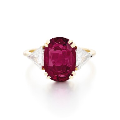 View full screen - View 1 of Lot 232. Bague rubis et diamants | Ruby and diamond ring.