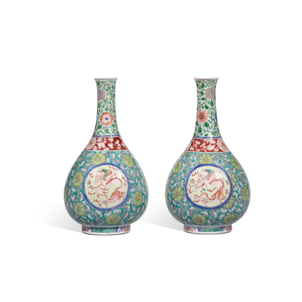 View full screen - View 1 of Lot 252. A pair of famille-verte pear-shaped bottle vases, Qing dynasty, Kangxi period.