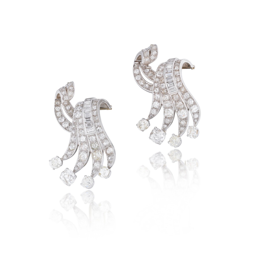 View full screen - View 1 of Lot 258. Paire de broches diamants | Pair of diamond brooches.