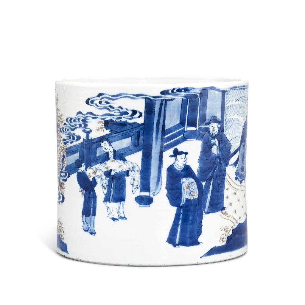 Voir en plein écran - Voir 1 du lot 431. An underglaze-blue and copper-red brushpot, Qing dynasty, Kangxi period 清康熙 青花釉裏紅人物故事圖筆筒 《大明成化年製》仿款.