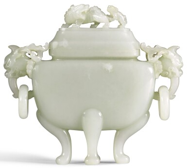 View full screen - View 1 of Lot 306. A WHITE JADE CENSER AND COVER LATE QING/REPUBLICAN PERIOD | 晚清/民國 白玉獅鈕活環耳四足蓋爐.
