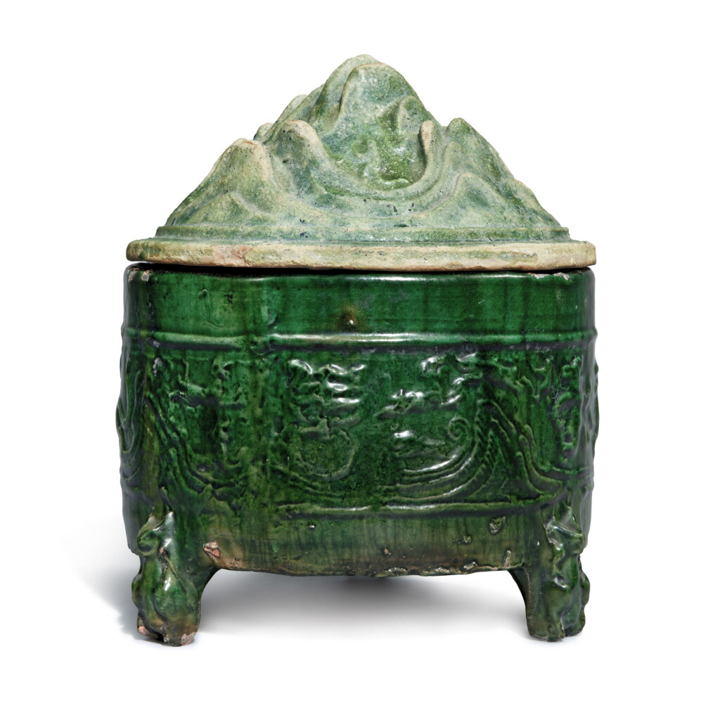 全萤幕检视 - 查看660A green-glazed pottery tripod incense burner and a cover, Han dynasty | 漢 綠釉三足蓋爐配蓋的1