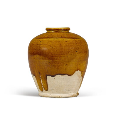 View full screen - View 1 of Lot 394. An amber-glazed jar, Tang dynasty | 唐 黃釉小罐.