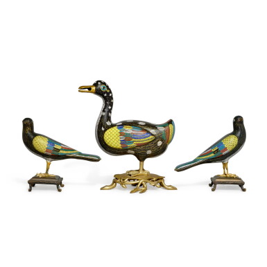 View full screen - View 1 of Lot 703. Three cloisonné enamel figures of birds, Qing dynasty, 19th century | 清十九世紀 銅胎掐絲琺瑯瑞鳥擺件一組三件.