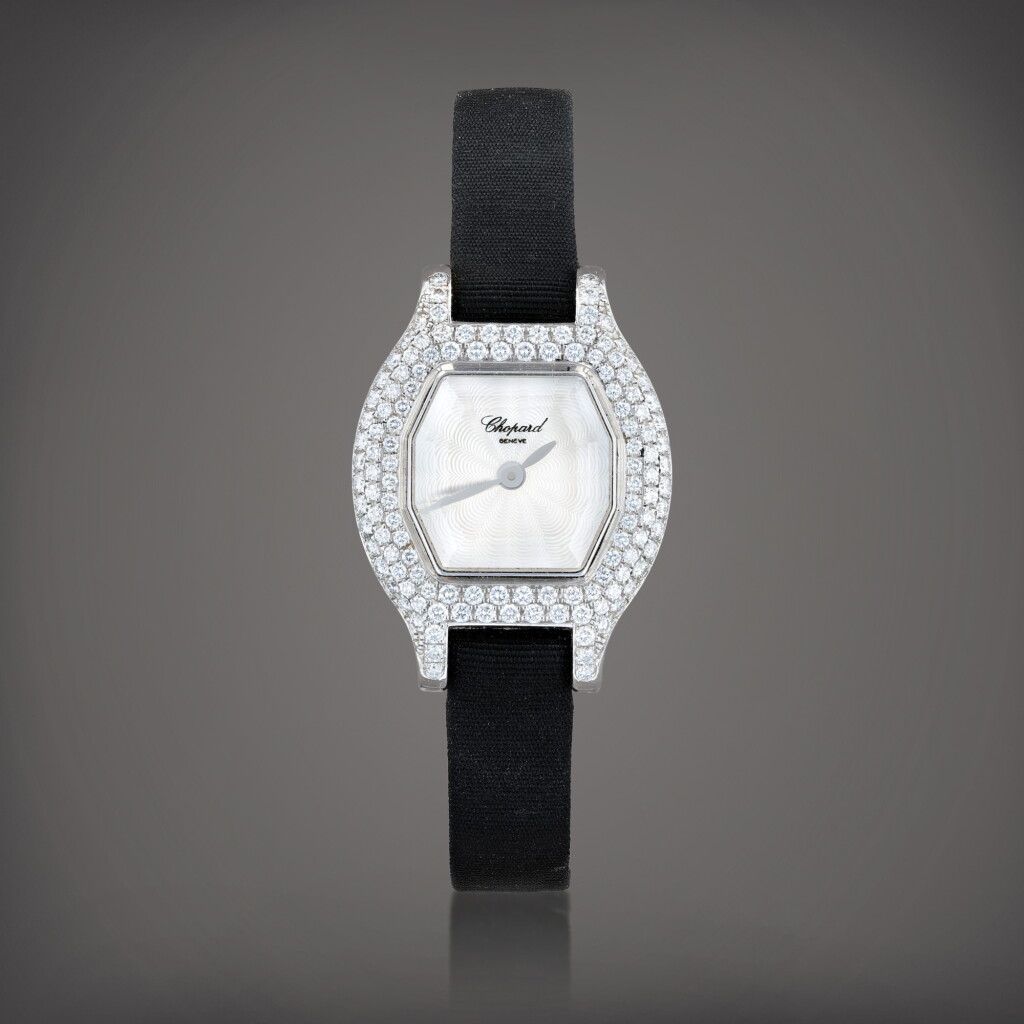 全螢幕檢視 - 查看731Reference 13/6647 Montre bracelet en or blanc sertie de diamants | White gold diamond-set wristwatch Vers 2002 | Circa 2002的1