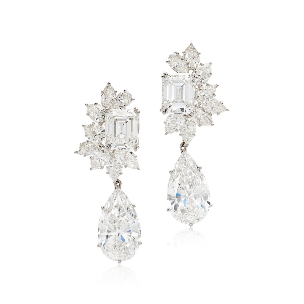 View full screen - View 1 of Lot 222. Pair of Diamond Pendent Ear Clips | 9.26, 9.19 克拉 梨形 及 5.27, 5.22 克拉 方形 I-J 色 鑽石 耳墜一對.