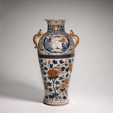 View full screen - View 1 of Lot 38. A large Imari vase | Edo period, late 17th century .
