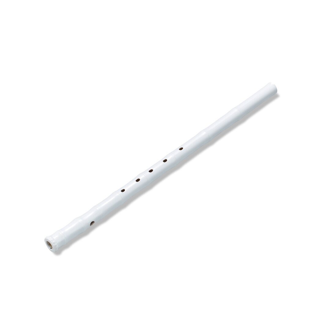 View full screen - View 1 of Lot 5870. A blanc-de-Chine vertical flute, xiao, Qing dynasty, 18th - 19th century | 清十八至十九世紀 德化白釉簫.