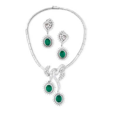 View full screen - View 1 of Lot 822. Demi-parure émeraudes et diamants | Emerald and diamond demi-parure.
