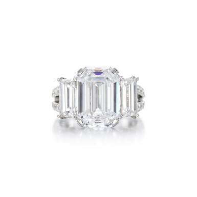 View full screen - View 1 of Lot 138. Diamond ring .