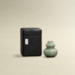 A small Longquan celadon-glazed gourd-shaped bottle, Yuan - Ming dynasty | 元至明 龍泉青釉葫蘆小瓶