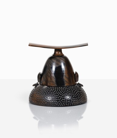 View full screen - View 1 of Lot 107. Vase canope aux scarabées.