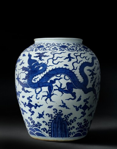 View full screen - View 1 of Lot 815. A rare large blue and white 'dragon' jar, Mark and period of Wanli | 明萬曆 青花行龍壽字紋大罐 《大明萬曆年製》款.