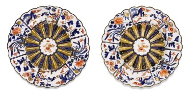 View full screen - View 1 of Lot 81. A PAIR OF FINE IMARI FLUTED DISHES | EDO PERIOD, LATE 17TH CENTURY.