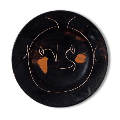 View full screen - View 1 of Lot 8. Service visage noir: plate B (A. R. 37).