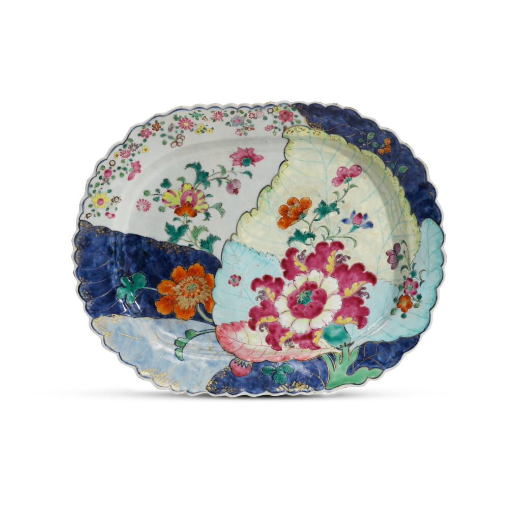 View full screen - View 1 of Lot 89. A Chinese Export 'Tobacco Leaf' Pattern Oval Platter Qing Dynasty, Qianlong Period, Circa 1785 | 清乾隆 約1785年 粉彩花卉紋大盤.
