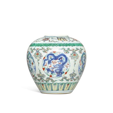View full screen - View 1 of Lot 519. A rare doucai 'dragon' jar, Mark and period of Yongzheng | 清雍正 鬥彩團雲龍紋罐 《大清雍正年製》款.