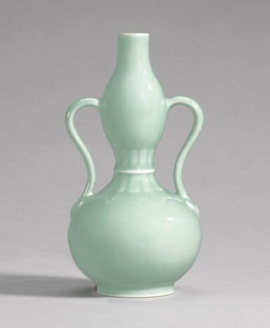View full screen - View 1 of Lot 2. A RARE CELADON-GLAZED DOUBLE-GOURD VASE, QIANLONG SEAL MARK AND PERIOD | 清乾隆 粉青釉綬帶耳葫蘆尊 《大清乾隆年製》款.