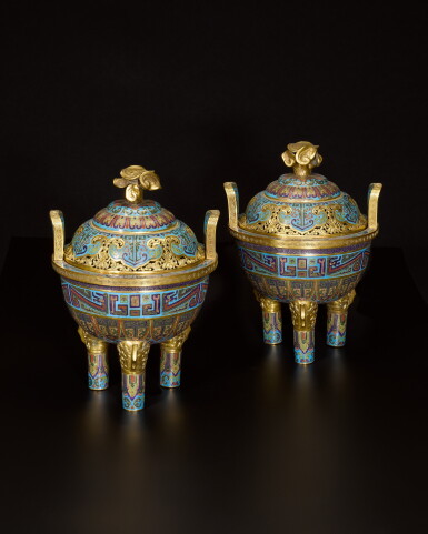 View full screen - View 1 of Lot 221. A pair of cloisonné enamel tripod censers and covers, Qing dynasty, Qianlong period | 清乾隆 掐絲琺瑯饕餮紋靈芝鈕三足蓋爐一對.