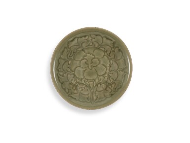 View full screen - View 1 of Lot 2080. A carved Yaozhou celadon 'peony' lobed bowl, Northern Song dynasty | 北宋 耀州青釉刻牡丹紋葵口盌.