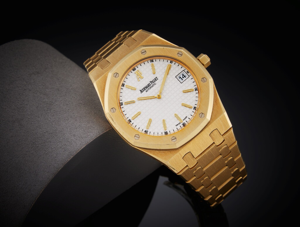 View full screen - View 1 of Lot 206. Reference 15202BA.OO.0944BA.01 Royal Oak | A yellow gold automatic wristwatch with date and bracelet, Circa 2003.
