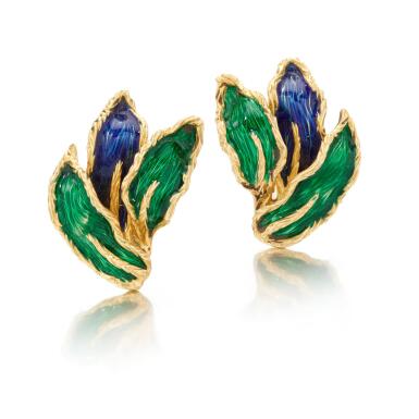 View full screen - View 1 of Lot 62. Pair of enamel ear clips (Paio di orecchini in smalto).