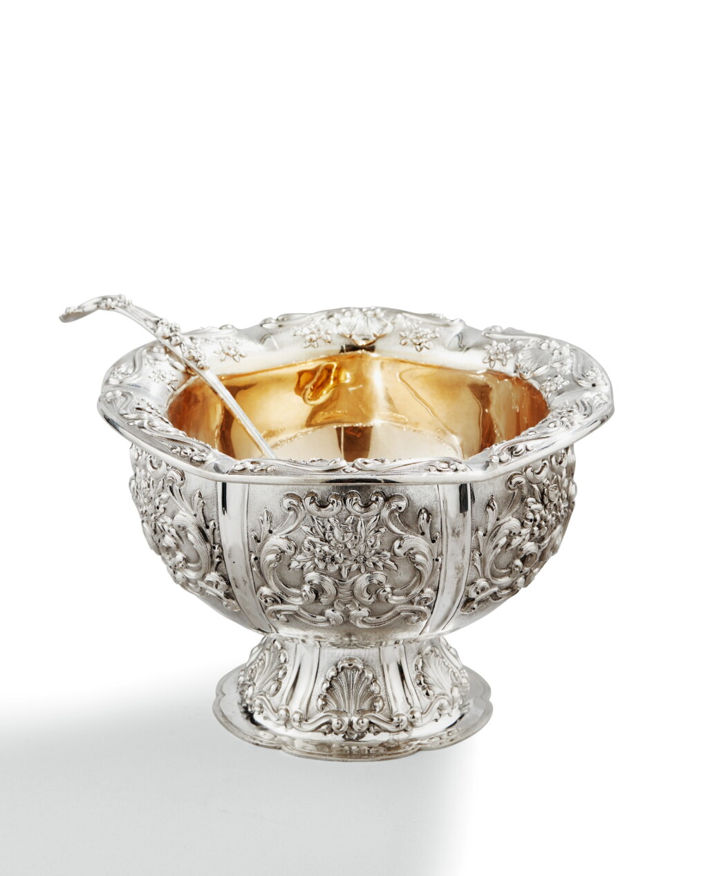 View full screen - View 1 of Lot 35. A SILVER PUNCH BOWL WITH LADLE, BUCCELLATI, MILAN, MODERN | BOL À PUNCH ET SA LOUCHE EN ARGENT PAR BUCCELLATI, MILAN, MODERNE.