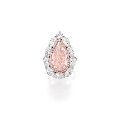 View full screen - View 1 of Lot 1629. LIGHT PINK DIAMOND AND DIAMOND RING 6.39卡拉 梨形 淡粉紅色 VS1淨度 鑚石 配 鑽石 戒指.