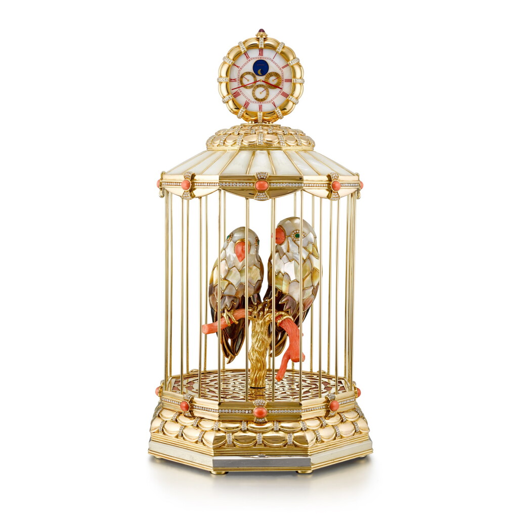 全萤幕检视 - 查看2161Reference G3221 A | A yellow gold and gold plated brass, diamond, emerald, pink coral and mother-of-pearl-set perpetual calendar desk clock with singing bird mechanism, day, date and moon phases, Circa 1980 | Gérald Genta | 型號G3221 A | 黃金及鍍金銅製鑲鑽石、綠寶石、粉紅珊瑚及珠母貝萬年曆座鐘,備鳥鳴機關,日期、星期及月相顯示,約1980年製的1