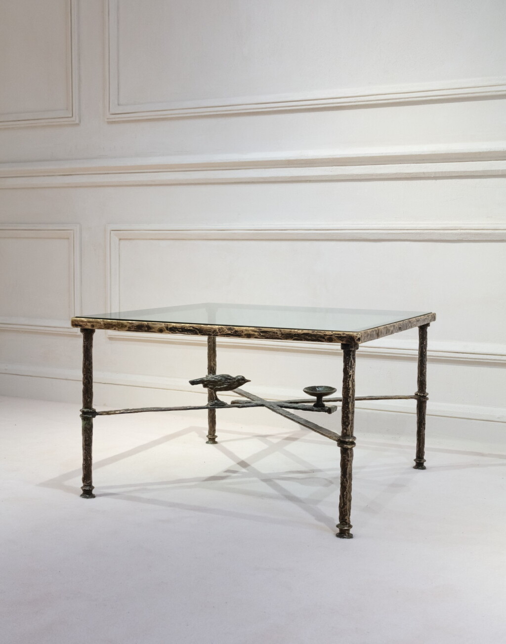 View full screen - View 1 of Lot 147. Table basse A l'oiseau et coupelle.
