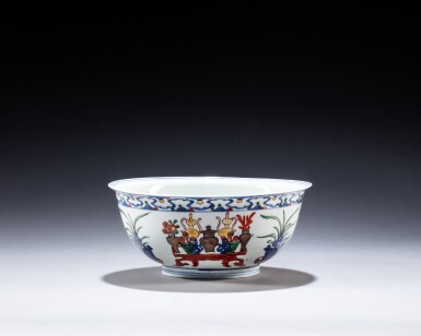 View full screen - View 1 of Lot 135. A rare wucai 'antiques' bowl, Mark and period of Wanli | 明萬曆 五彩博古紋盌 《大明萬曆年製款》 .