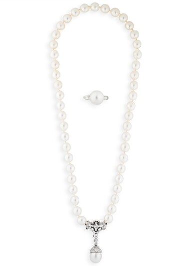 View full screen - View 1 of Lot 15. BAGUE PERLE DE CULTURE ET DIAMANTS, ET UN COLLIER PERLES DE CULTURE ET DIAMANTS | CULTURED PEARL AND DIAMOND RING, AND A CULTURED PEARL AND DIAMOND NECKLACE.