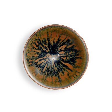 View full screen - View 1 of Lot 5551. A russet-splashed black-glazed conical bowl, Northern Song - Jin dynasty | 北宋至金 黑釉醬花飛斑紋笠式盞.