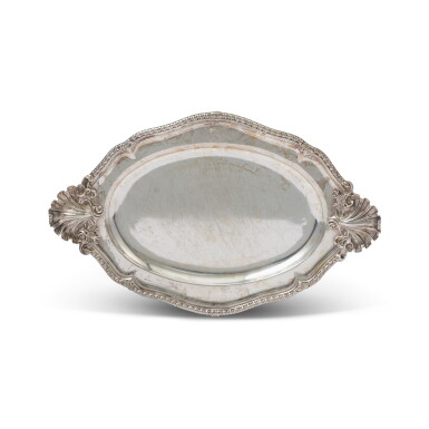 View full screen - View 1 of Lot 131. A George II silver meat dish | George II-Tablett aus Silber.