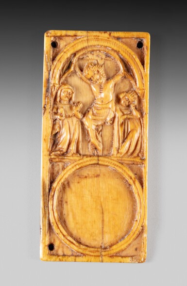 View full screen - View 1 of Lot 6. Writing tablet with the Crucifixion | Tablette à écrire avec la Crucifixion.