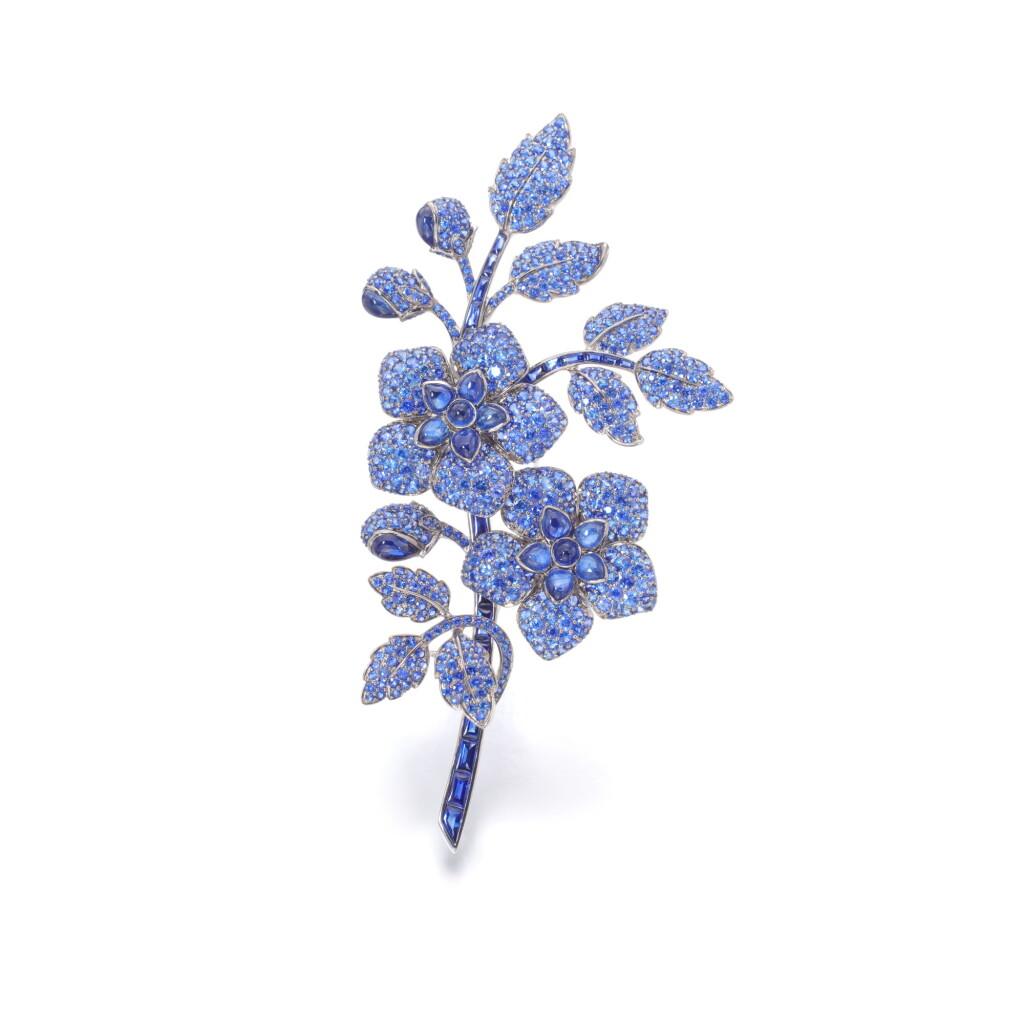 View full screen - View 1 of Lot 91. Sapphire brooch.