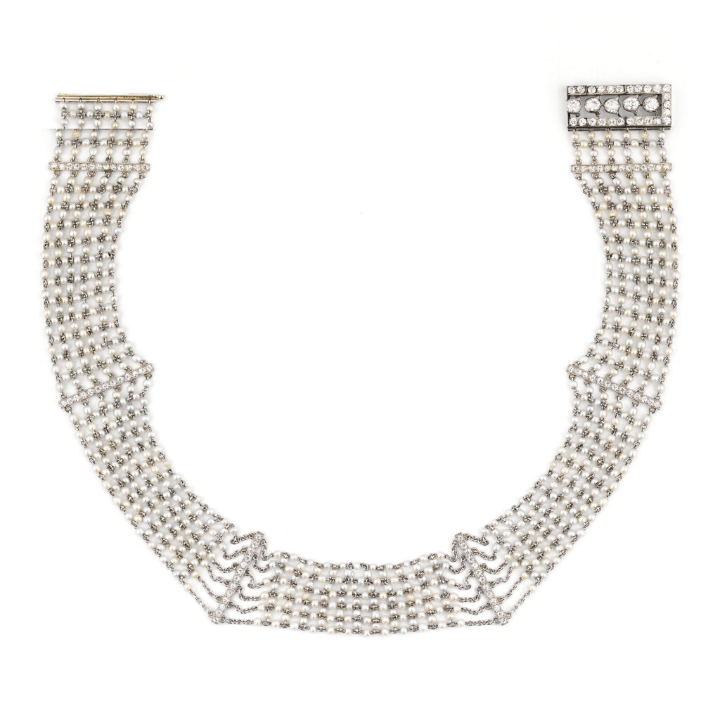 View full screen - View 1 of Lot 212. COLLIER RAS-DU-COU PERLES DE SEMENCE ET DIAMANTS, VERS 1920 | SEED PEARL AND DIAMOND COLLIER DE CHIEN, 1920S.